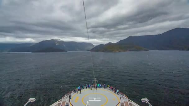 新西兰峡湾国家公园游轮前方的杜斯基声音延时 — 图库视频影像