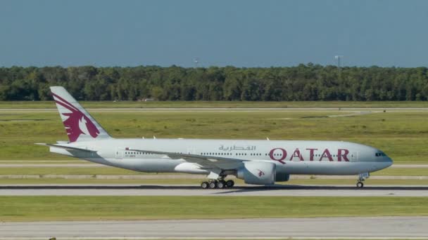 Qatar Airways Boeing 777 200 Ticari Yolcu Uçağı Middle East — Stok video