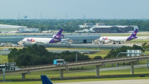 Fedex Cargo Air Freighters Airplanes Parked Sorting Facility Warehouseat Houston — Stock Video