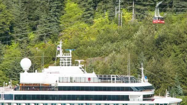 Juneau Alaska Mount Roberts Villamos Csökkenő Mögött Általános Cruise Ship — Stock videók