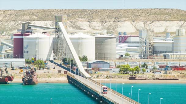 Zona Industriale Puerto Madryn Argentina Con Silos Container Contro Oceano — Video Stock