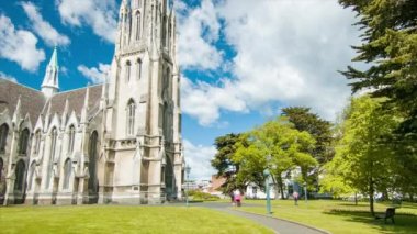 Dunedin Yeni Zelanda Otago Dış İlk Kilisesi Mavi Gökyüzü ve Beyaz Bulutlar ile Güneşli Bir Günde Kuleye Eğilme