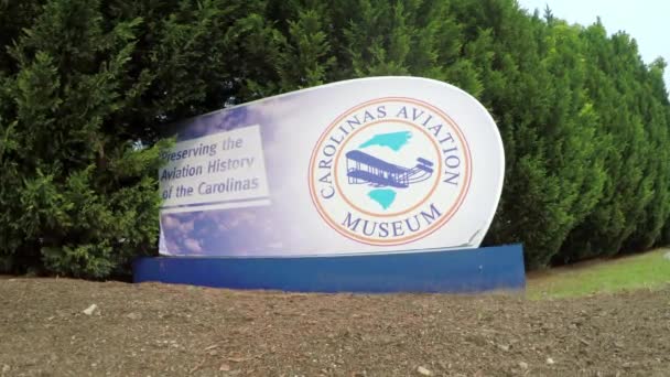 Carolinas Aviation Museum Entrance Sign Popular Tourist Attraction Charlotte Douglas — Stock Video