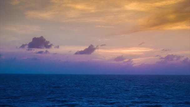 Puesta Sol Colores Vibrantes Salida Del Sol Desde Barco Oceánico — Vídeos de Stock