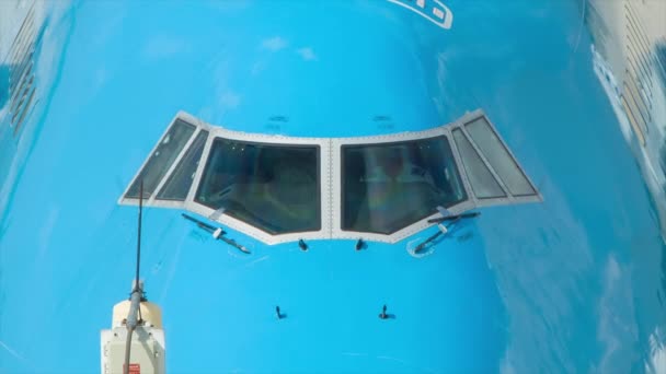 Niebieski Nieoznaczony Boeing 747 Commercial Pasażer Jet Airliner Kokpit Zbliżenie — Wideo stockowe