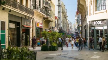 Popüler Perakende Alışveriş Alanı Boyunca Yürüyen İnsanlar la Buenos Aires Arjantin Şehrinde Yoğun Florida Street Scene
