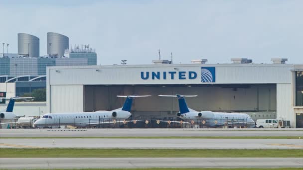 United Airlines Executive Business Jets Para Carta Privada Fora Cabide — Vídeo de Stock