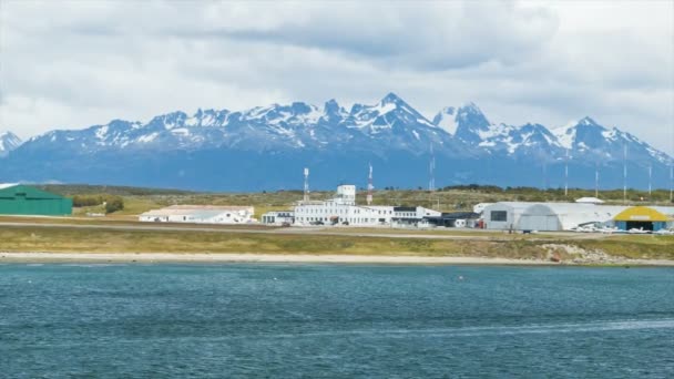 Ushuaia Argentina Schwenkt Über Lokalen Flughafen Fliegenden Club Und Land — Stockvideo