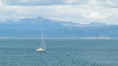 Güney Amerika'nın Güney En İpucu Beagle Kanal Arjantin'de Yelkenli Crossing Ushuaia Harbor