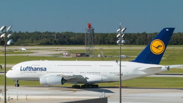 Lufthansa Airlines Airbus A380 841 Рутшляху Відбувається Напрямку Злітно Посадкової — стокове відео