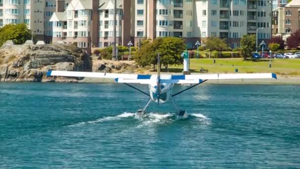 Zwiedzanie Hydroplanem Nieoznakowanych Tylne Zbliżenie Victoria Inner Harbour Jak Odchodzi — Wideo stockowe