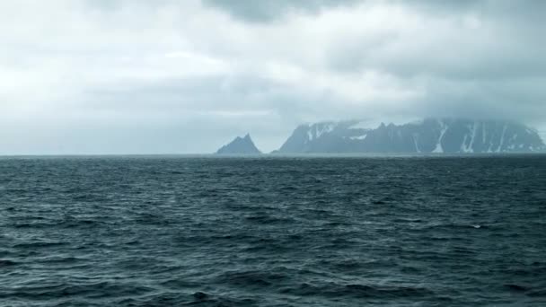 与穆迪天气一起向象岛南极洲史诗景观平移 — 图库视频影像