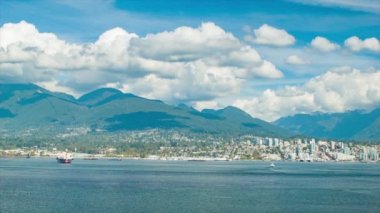 Arka planda ve dağlar içinde Harbor ile British Columbia Kanada 'da Vancouver Kuzey genelinde kaydırma