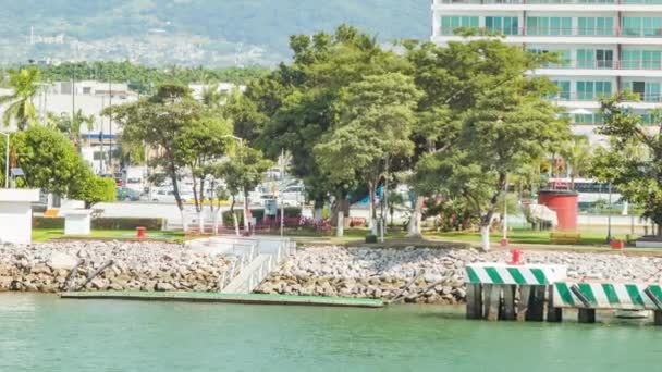 Puerto Vallarta Mexico City Waterfront Autoverkeer Close Tijdens Warme Zonnige — Stockvideo