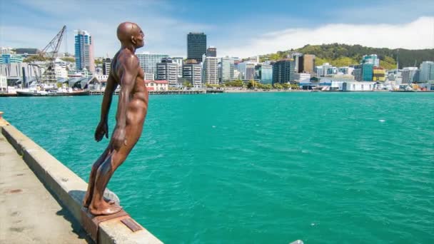 Wellington Yeni Zelanda Liman Waterfront Area Papa Yakınlarındaki Rüzgar Heykeli — Stok video