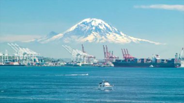 Dramatik Mount Ranier Tacoma Tahoma Dağ Fon ile Seattle Washington Kargo Liman