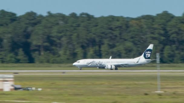 Alaska Airlines Boeing 737 990Er Lądowania Houston George Bush Intercontinental — Wideo stockowe