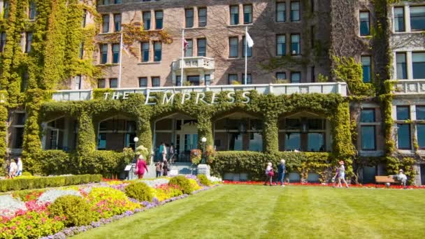 Historiskt Fairmont Empress Hotel Entré Närbild Victoria Kanada Med Besökande — Stockvideo