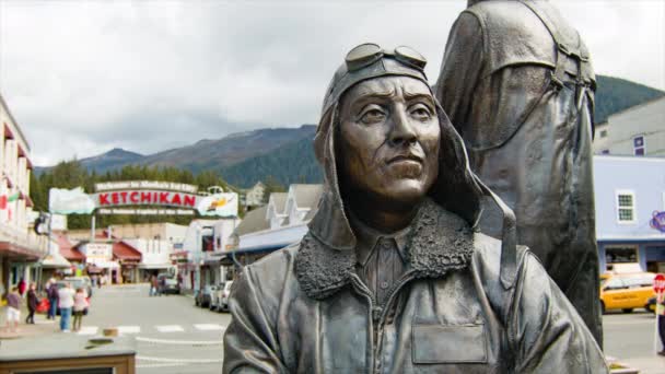 Estátua Bronze Histórica Ketchikan Alaska Fechar Com Foco Puxe Para — Vídeo de Stock