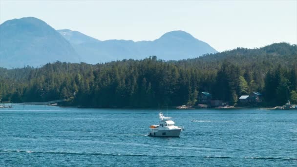 Privé Boot Ketchikan Alaska Zeilen Door Prestine Natuur Warme Zonnige — Stockvideo