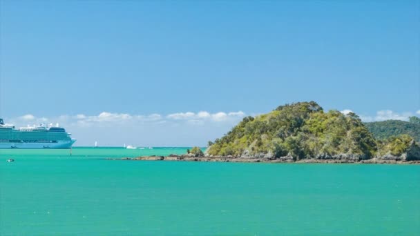 Celebrity Solstice Kryssningsfartyg Förankrade Bay Islands Nya Zeeland Nära Waitangi — Stockvideo