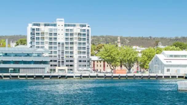 Hobart Tasmania City Budynki Przeciwko Harbour Waterfront Sunshine Weather Podczas — Wideo stockowe
