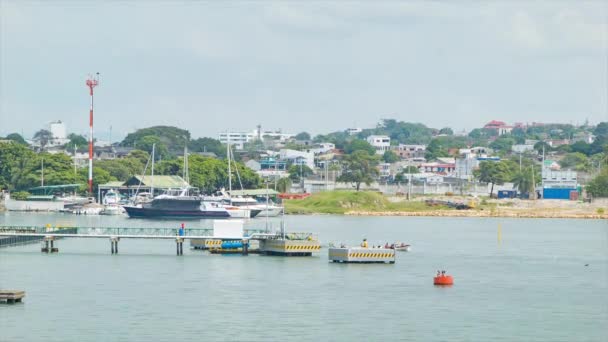 卡塔赫纳哥伦比亚住宅邻里背景从商业港口前景 — 图库视频影像