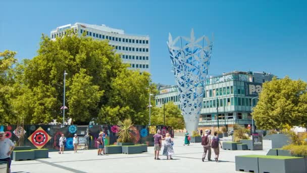 Christchurch New Zealand Chalice Sculpture Cathedral Square People Vibrant Landmark — Stock Video