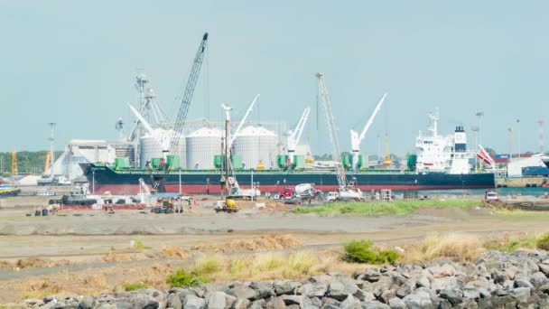 Porto Quetzal Grand Navire Transport Pétrole Chimique Accosté Dans Port — Video