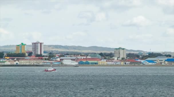 Punta Arenas Chile Stads Byggnader Nära Ocean Bay Waterfront Molnig — Stockvideo