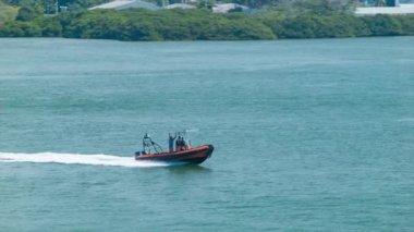 Cartagena Kolombiya gümrük ve güvenlik tekne yetkilileri ile orta Amerikan Limanı hız