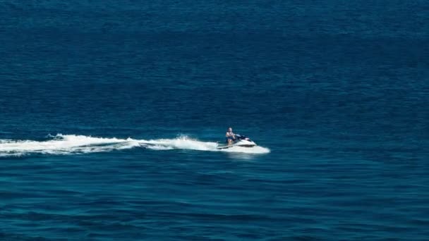 Man Riding Jet Ski Blue Pacific Ocean Water Mexicaanse Rivièra — Stockvideo