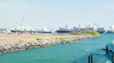 Puerto Quetzal Guatemala Ticari Orta Amerika Limanı ile Büyük Konteyner Gemileri Liman'da Demirledi