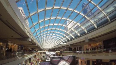 Houston Tx Galleria Alışveriş Merkezi İç İnsanlar Perakende Mağazaları ve Buz Pateni Boyunca Yürüyüş ile Merkezi