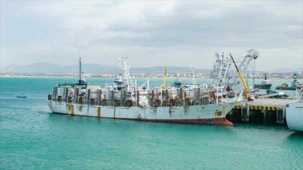 Antiguo Barco Comercial Pesca Atracado Puerto Manta Ecuador Con Agua — Vídeo de stock