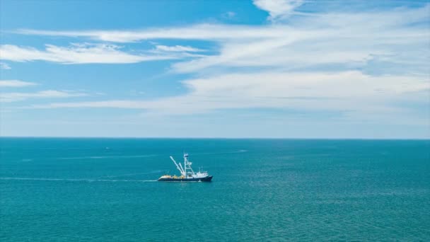 Gran Azul Océano Pacífico Abierto Con Barco Pesca Tiro Amplio — Vídeos de Stock