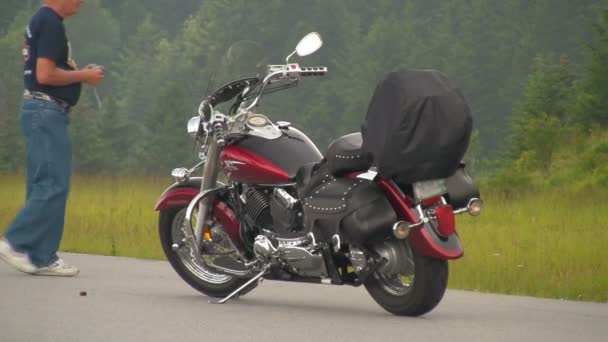 Turistas Con Motocicletas Una Parada Overlook Blue Ridge Parkway Entre — Vídeos de Stock