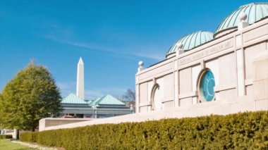 Arka Planda Anıt ile Washington Dc ABD Afrika Sanat Ulusal Müzesi