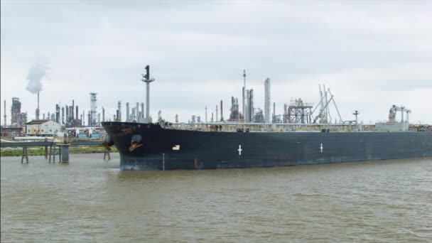 Generický Neoznačený Chemický Výrobní Závod Nákladní Loď Řece Mississippi — Stock video