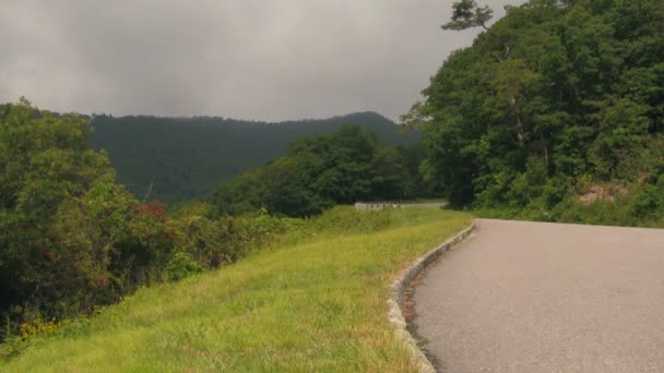 Una Sezione Vuota Sulla Strada Sulla Blue Ridge Parkway Tra — Video Stock