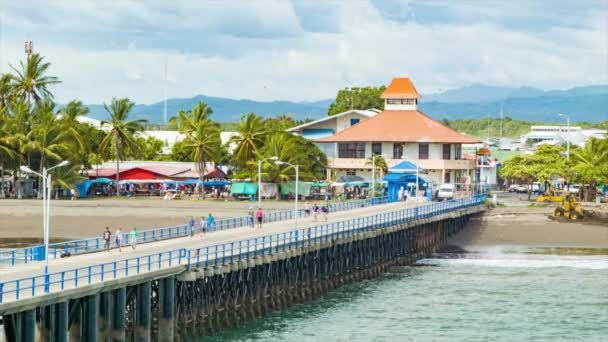 Puntarenas Costa Rica Kreuzfahrtschiff Pier Mit Menschen Fuß Die Stadt — Stockvideo
