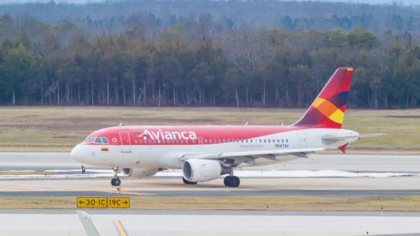 Avianca Airways Airbus A319 115 Passenger Commercial Jet Airliner Taxiing — Stock Video