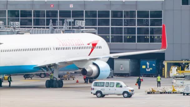 Австрійські Авіалінії Boeing 767 Припарковані Аеропорту Вашингтон Даллеса Міжнародний Аеропорт — стокове відео
