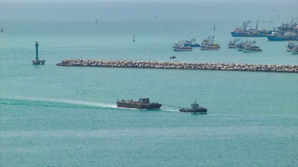 Lima Peru Port Boat Dra Pråm Vid Hamnen Entré Med — Stockvideo