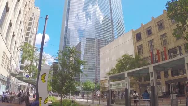 Houston City Center Street Scene Tall Buildings Downtown People Vehicles — Stock Video