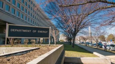 Arka Planda Memorial ile Bağımsızlık Ave Washington Dc Enerji Binası Dış Bölümü