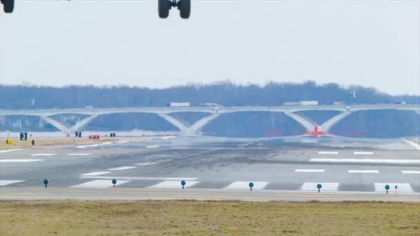 Virgin America Jet Airliner Close Tire Smoke Landing Runway Aeropuerto — Vídeo de stock