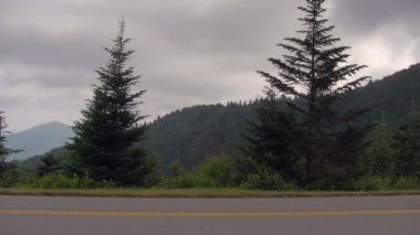 Parkway Üzerinde Hiçbir Aktivite ile Fırtınalı Bir Günde Blue Ridge Parkway Appalachian Dağları'nın sakin bir görünümü. Batı Kuzey Carolina, Amerika Birleşik Devletleri Asheville ve Waynesville arasında yakalanan.