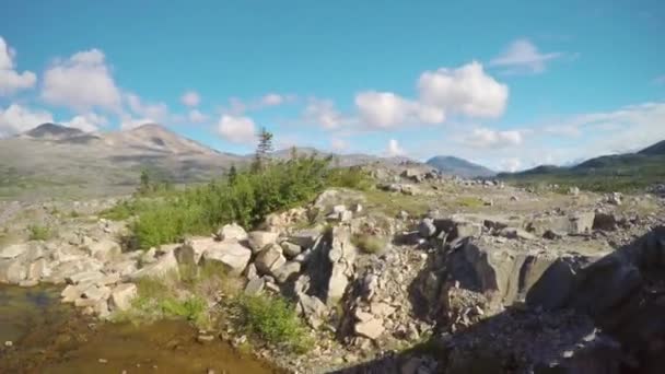 Bílý Průsmyk Yukon Trať Železnice Skalnaté Scenérie Vrcholu Hory Slunečným — Stock video