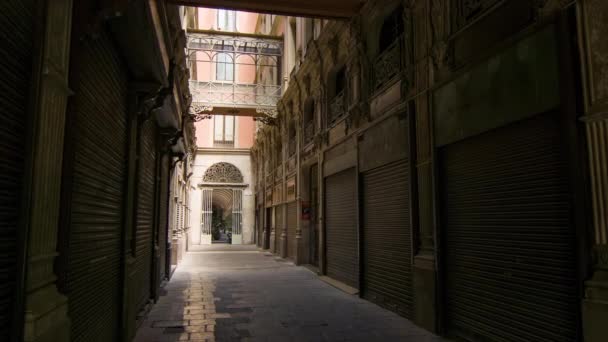 Barcelona Hiszpania Dark Side Street Między Budynkami Historycznymi Pobliżu Rambla — Wideo stockowe